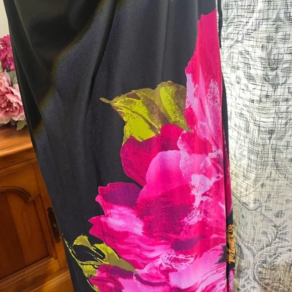 Elegant Black Dress with Pink Floral Design - Picture 3 of 5